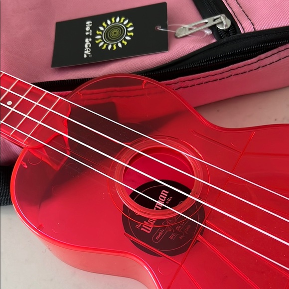 Ukulele with carry backpack case - Picture 4 of 4